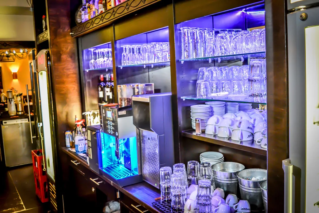Theke der Cocktailbar im Gleis Drei Duisburg